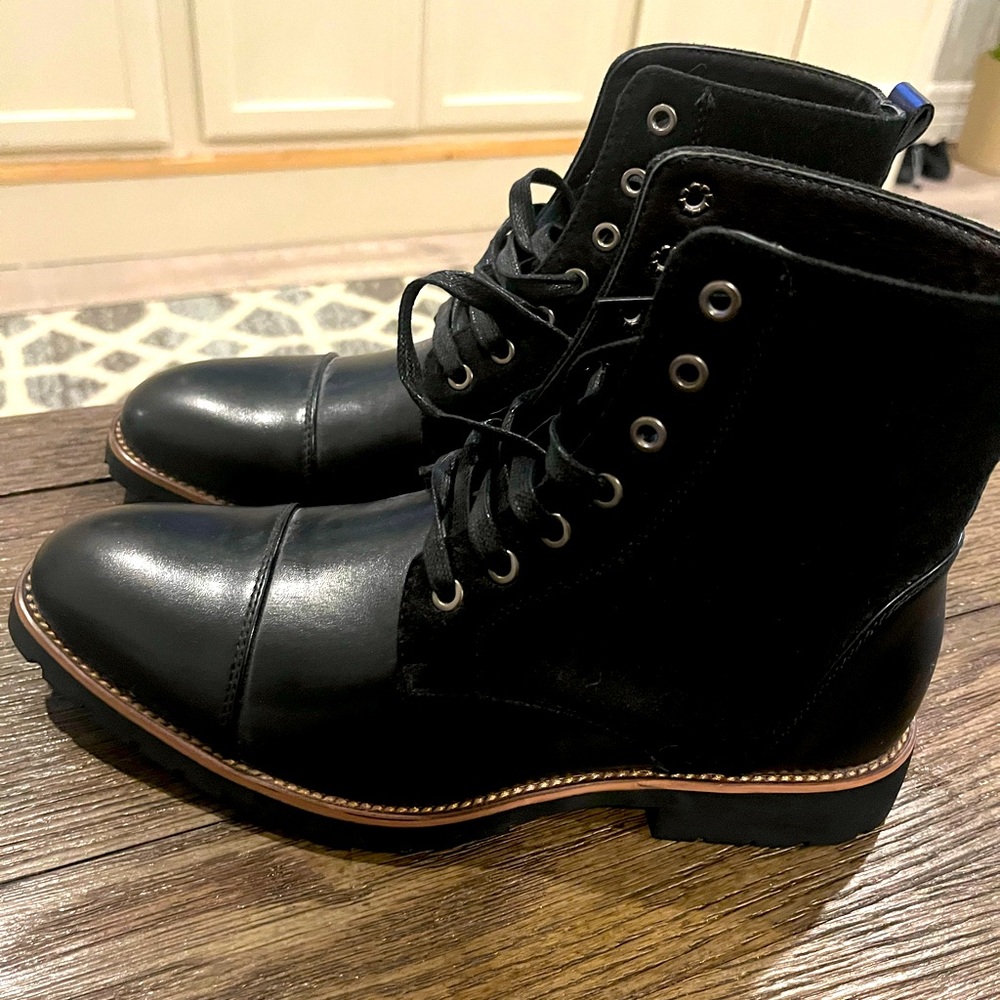 Men’s ASOS Combat boot. Leather + suede material.